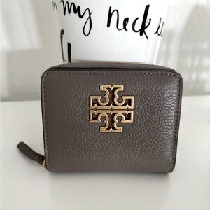 NWT Tory Burch Britten Medium Wallet